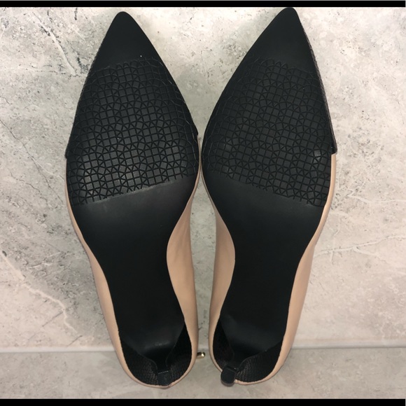 Levity Jalone Pointed Toe Pump - Size 12M - Picture 4 of 6